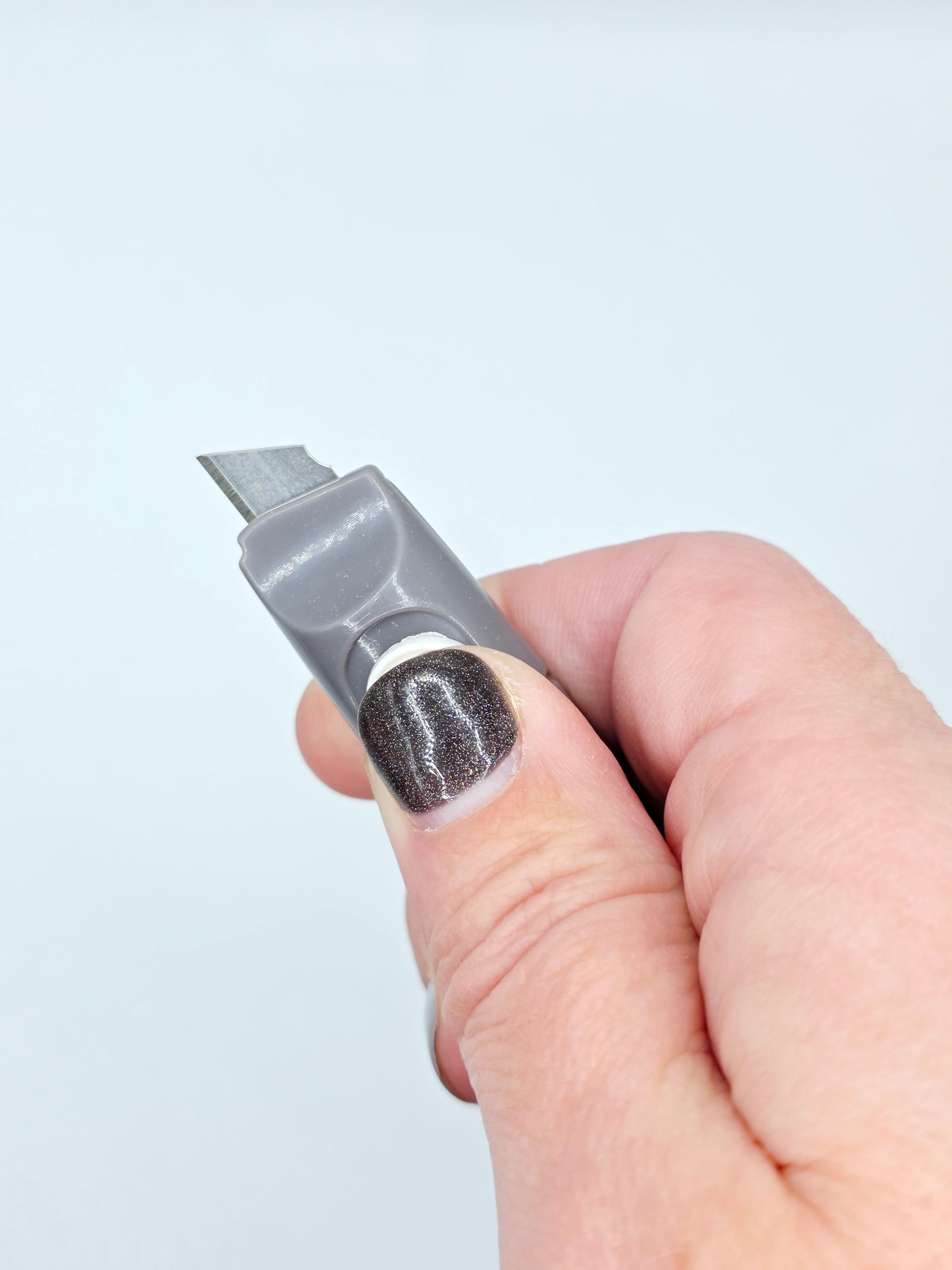 Beadable retractable knife